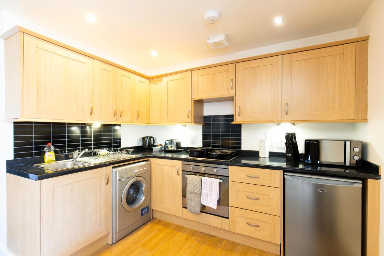 Velvet 1-Bedroom Apartment, Clockhouse, הודסדון מראה חיצוני תמונה