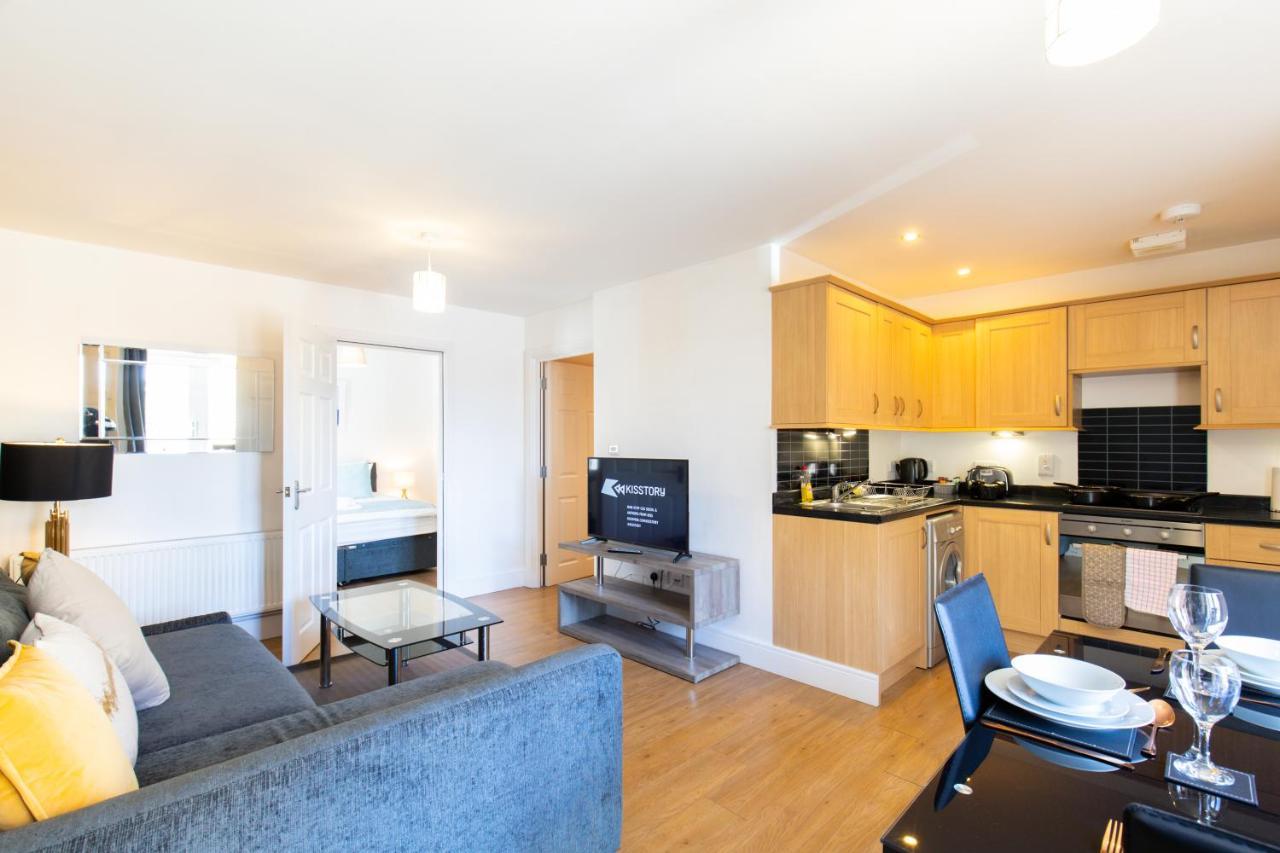 Velvet 1-Bedroom Apartment, Clockhouse, הודסדון מראה חיצוני תמונה